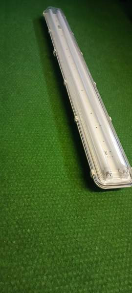 Loisteputkivalaisin 4 kpl (yht. 30€) Akaa - photo 1