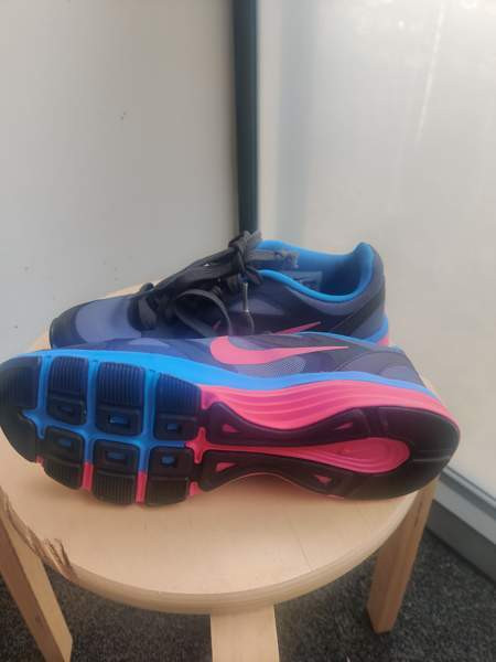 Nike dual fusion TR naisten tennarit Тампере - изображение 4