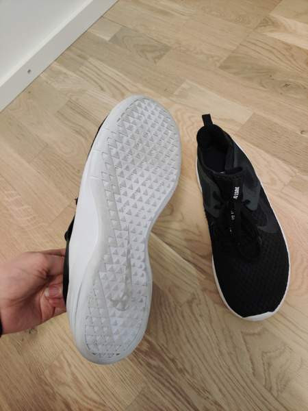 Naisten treenikengät Nike Kangasala - valokuva 3