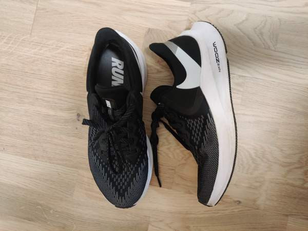 Naisten juoksukengät Nike Kangasala - valokuva 1