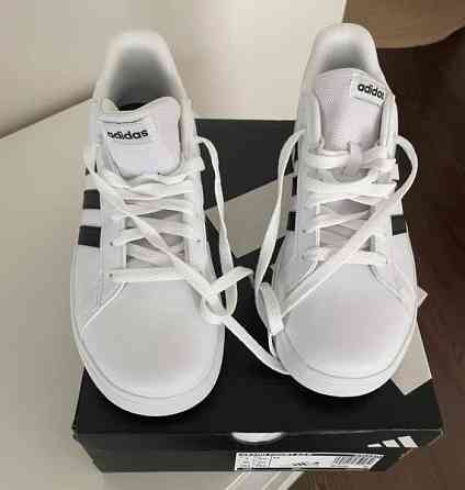 VARATTU! Adidas -tennarit Helsinki