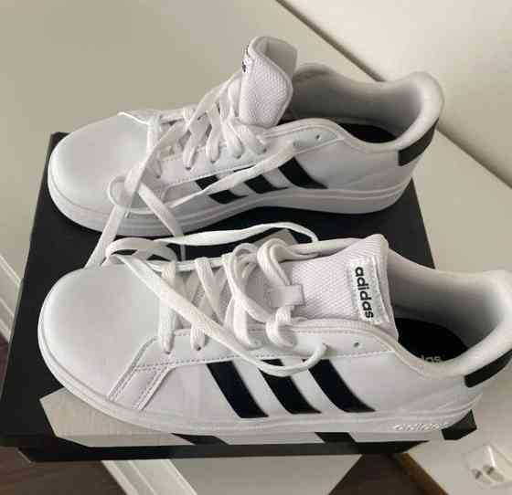 VARATTU! Adidas -tennarit Helsinki