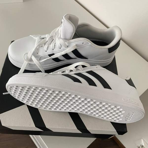 VARATTU! Adidas -tennarit Helsinki - photo 3