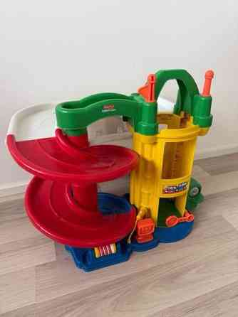 Fisher price parkkitalo / autotalo / autorata Раума