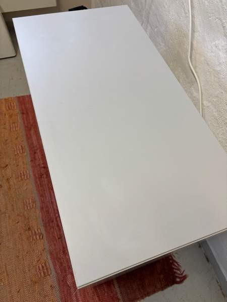 Eket-hylly puisella jalkakehikolla Tampere - valokuva 2