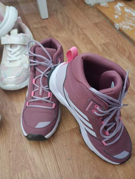 Lenkkarit 35 koossa Kotka – foto 2