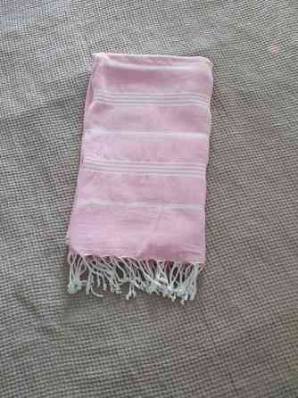 Myynnissä kuvan ihanan ohut ja pehmeä pyyhe Helsinki