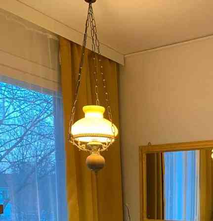 Ihana keltainen lamppu Helsinki