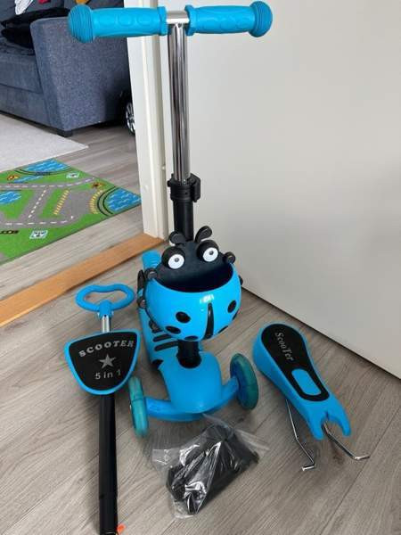 sininen potkulauta Helsinki – foto 1