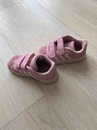 Adidas lenkkarit 22 Эспоо