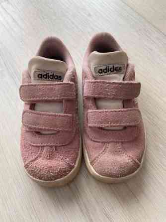 Adidas lenkkarit 23 Эспоо