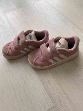 Adidas lenkkarit 23 Эспоо