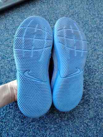 Jalkapallokengät asfaltille Эспоо