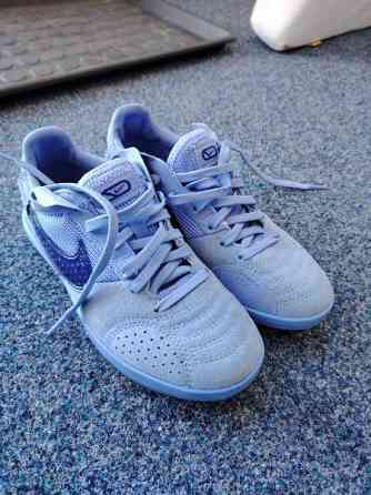 Jalkapallokengät asfaltille Эспоо