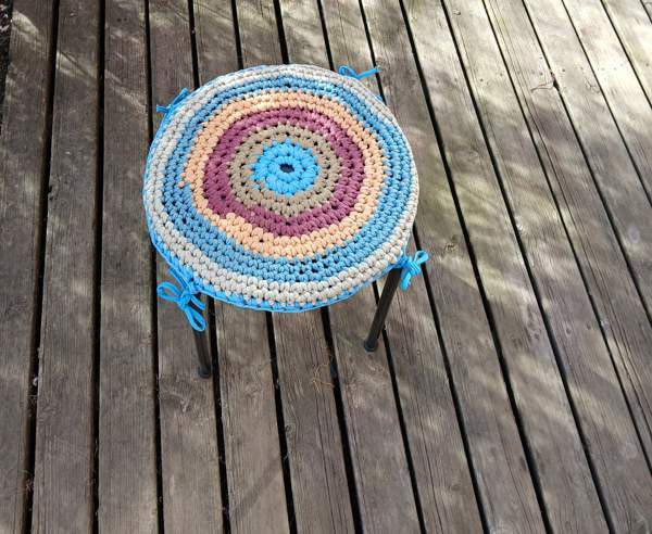 Metallinen musta jakkara, käsinvirkattu irrotettava päällinen Вантаа - изображение 2