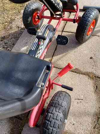 Varattu: Punainen polkuauto säädettävällä istuimella Иматра