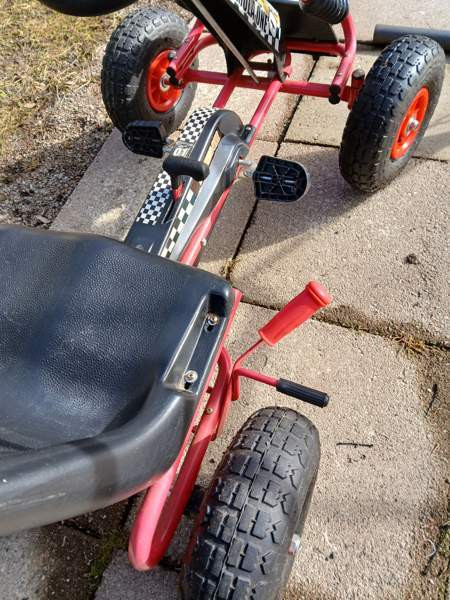 Varattu: Punainen polkuauto säädettävällä istuimella Imatra – foto 3