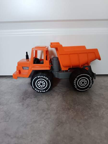 Plasto kuorma-auto Vantaa - valokuva 1