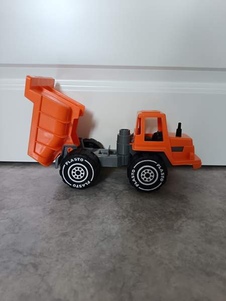 Plasto kuorma-auto Vantaa - valokuva 4