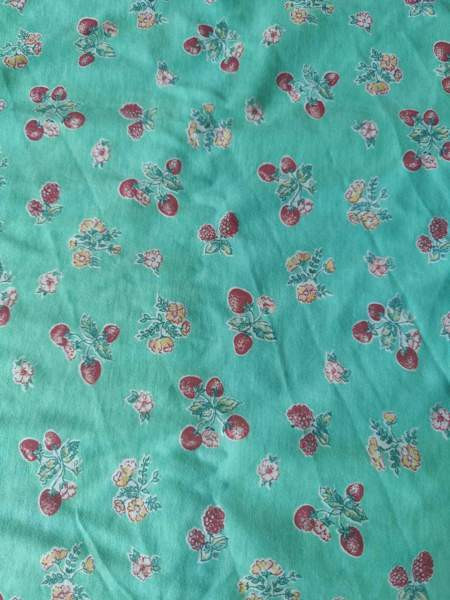 Trikookangaspala mansikka kuviolla 107 x 168 cm, Hki-Klaukkala 5 euroa Helsinki - valokuva 1