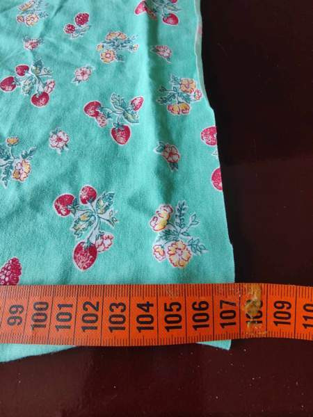 Trikookangaspala mansikka kuviolla 107 x 168 cm, Hki-Klaukkala 5 euroa Helsinki - valokuva 2