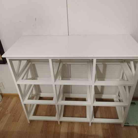 Valkoinen hyllykkö Оулу