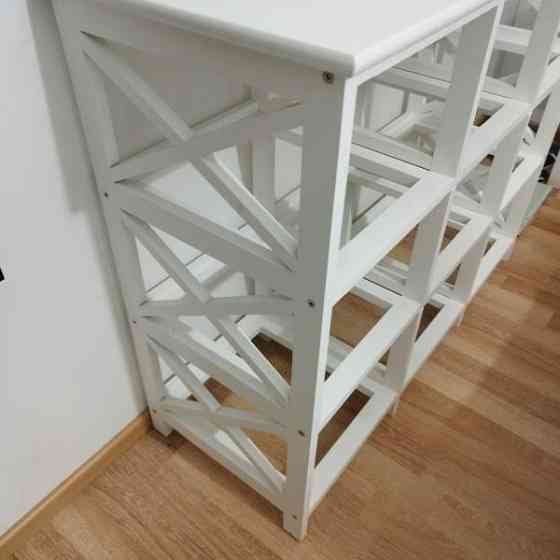 Valkoinen hyllykkö Оулу