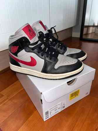 Nike Air Jordan 1 Mid kengät Oulu