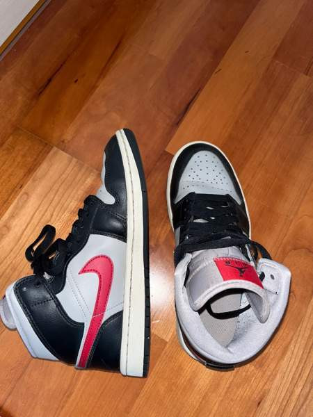 Nike Air Jordan 1 Mid kengät Oulu - valokuva 2