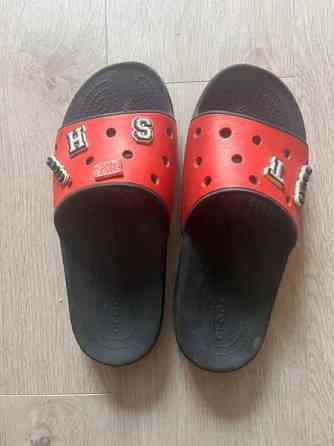 Pirteän väriset Crocs sandaalit ! Helsinki