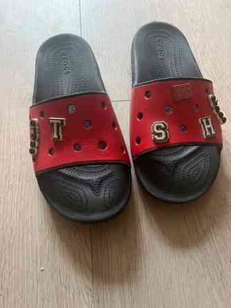 Pirteän väriset Crocs sandaalit ! Helsinki
