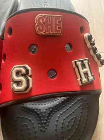 Pirteän väriset Crocs sandaalit ! Helsinki