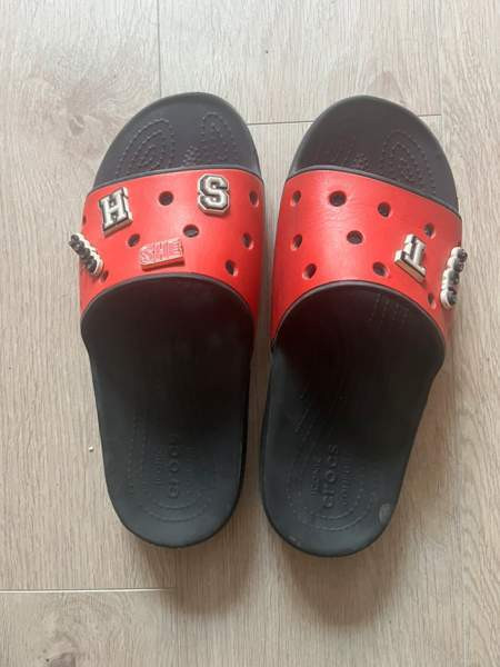 Pirteän väriset Crocs sandaalit ! Helsinki - valokuva 1