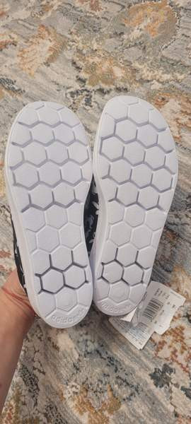 Uudet adidas lenkkarit Helsinki - valokuva 3