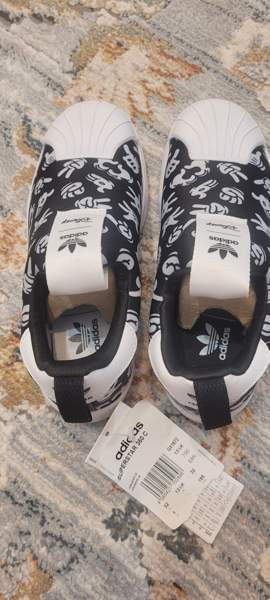 Uudet adidas lenkkarit Helsinki - valokuva 2