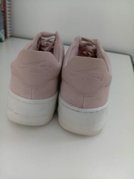 Nike air force vaaleanpunainen Рованиеми - изображение 4