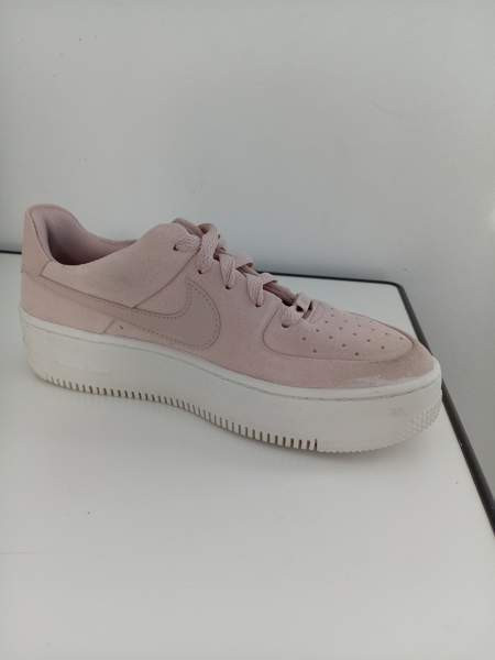 Nike air force vaaleanpunainen Рованиеми - изображение 3