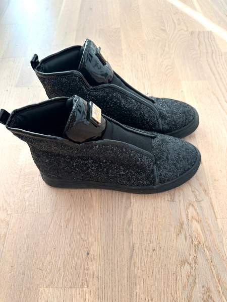 LAURA BIAGIOTTI mustat kimalle lenkkarit koko 38 Вантаа - изображение 2