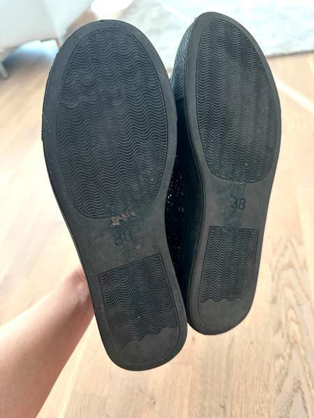 LAURA BIAGIOTTI mustat kimalle lenkkarit koko 38 Вантаа - изображение 3