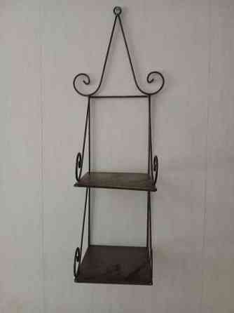 Valurautainen seinähylly Tampere