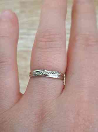 Valkokultainen sormus pienillä timanteilla Оулу