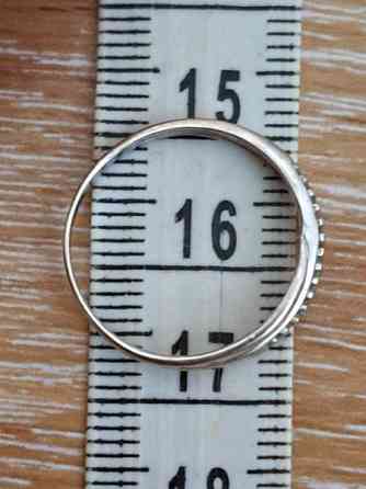 Valkokultainen sormus pienillä timanteilla Оулу