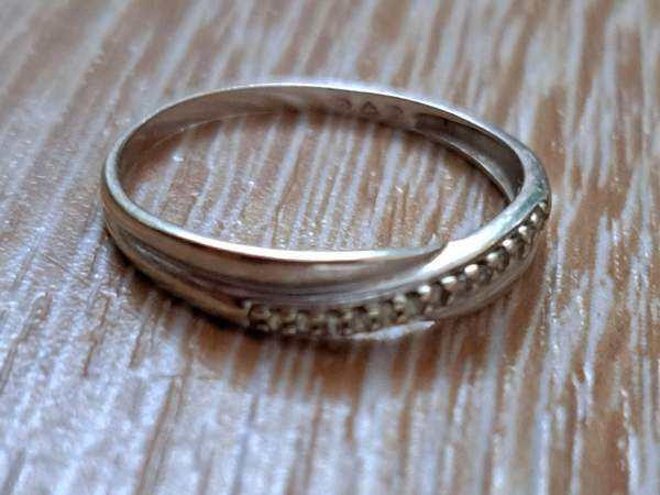 Valkokultainen sormus pienillä timanteilla Oulu - photo 2