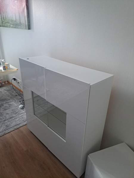 Myydään kaksi valkoista vitriinikaappia yhteensä Helsinki - изображение 7