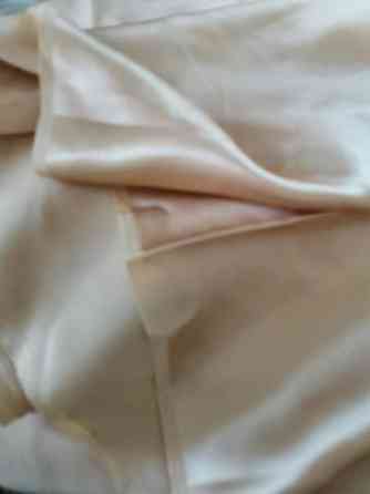 Kullanvärinen silkkikangas Эспоо