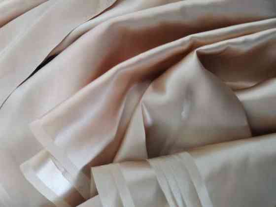 Kullanvärinen silkkikangas Эспоо