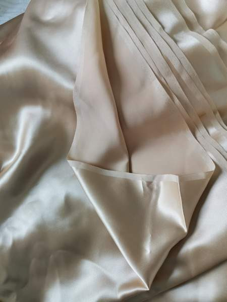 Kullanvärinen silkkikangas Espoo - photo 1