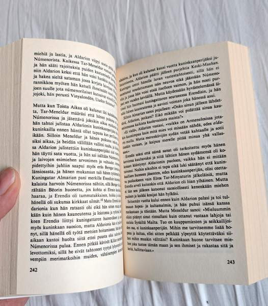 Keskeneräisten tarujen kirja J.R.R. Tolkien pokkari Tampere – foto 4