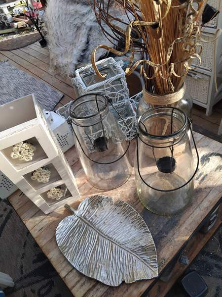 Pöydällinen kaunista tavaraa 15 e Lappeenranta - valokuva 1