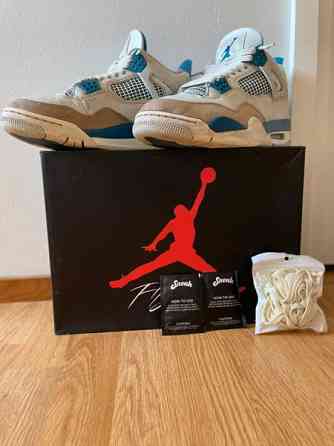 Jordan 4 Military Blue (Aidot) Helsinki